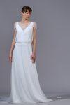 robe de mariée en tulle plumetis et dentelle de calais, col V
